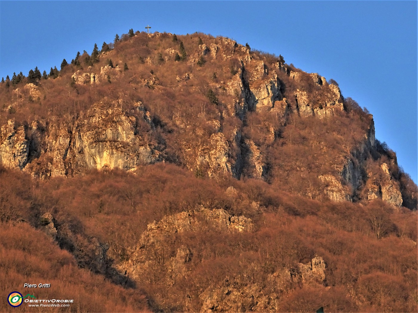 74 Zoom in Cima Cornetti (1605 m).JPG